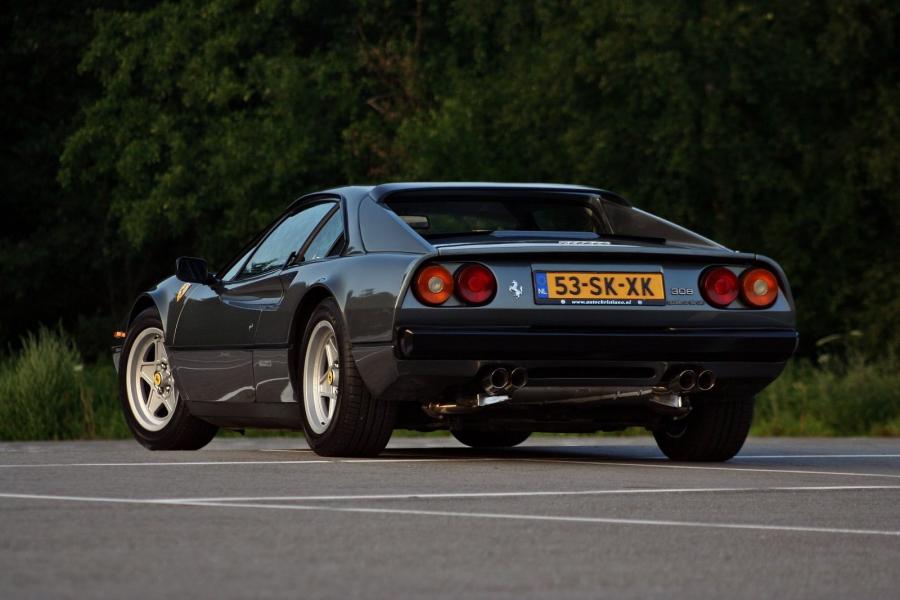  Ferrari 308 GTB Quattrovalvole 1982 года  (фото 19 из 61)